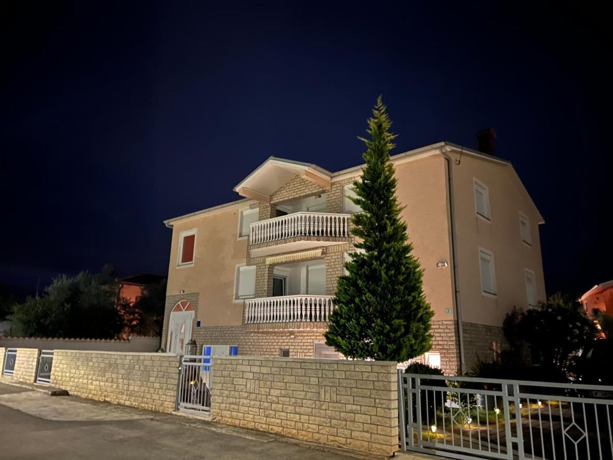 Apartments Ban Galižana Exterior foto